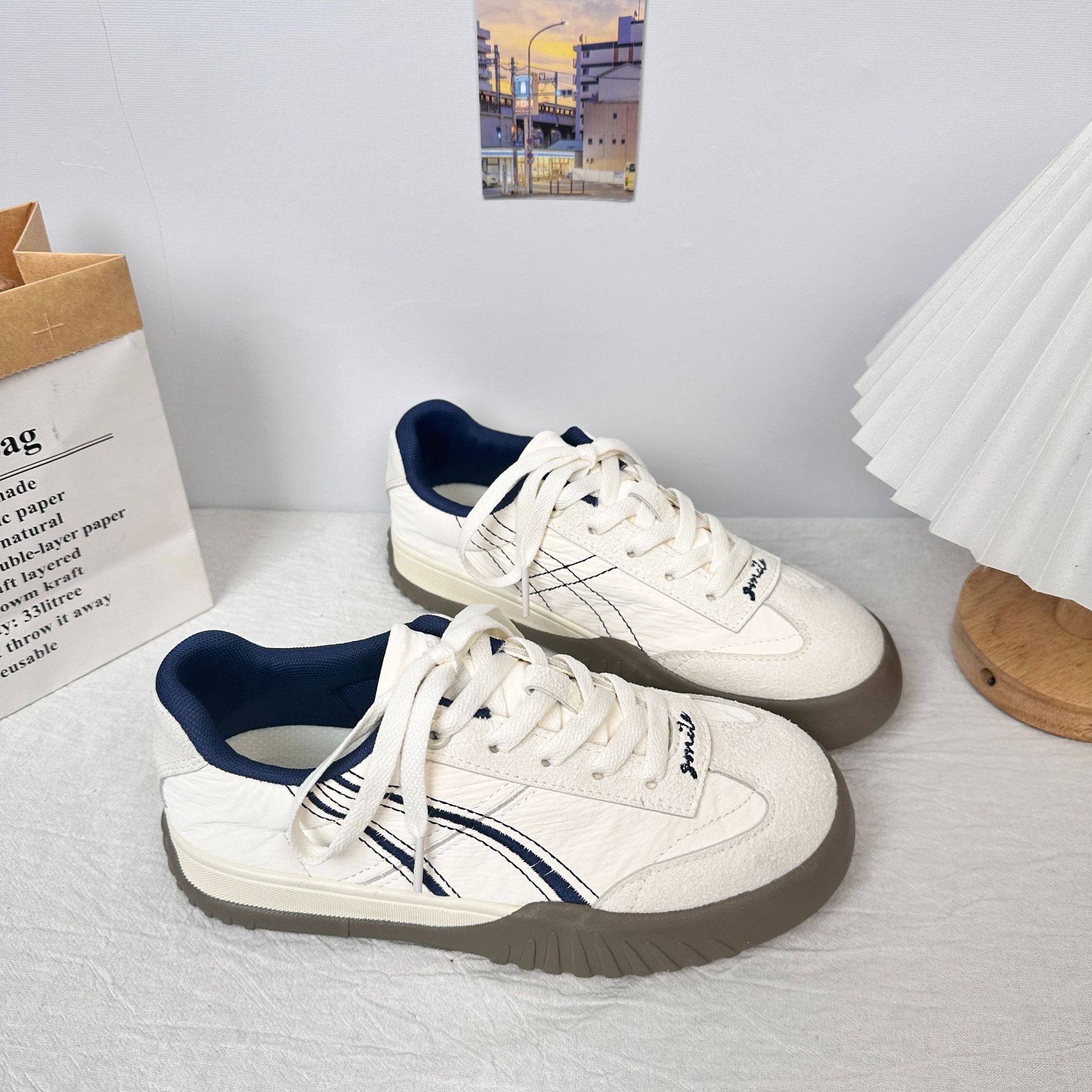 Diseño de onda lejana, suela gruesa, zapatos de entrenamiento alemanes, primavera de 2025, nuevas zapatillas de deporte casuales retro cómodas y versátiles para mujeres