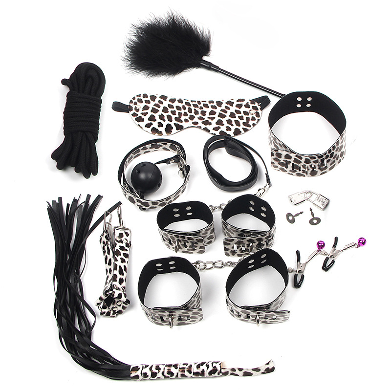 Juego de diez piezas de cuero juguetes sexuales para parejas accesorios BDSM spot fábrica venta directa clip de leche látigo máscara de ojo al por mayor
