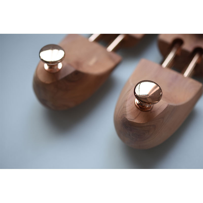 En stock zapato de madera de cedro ajustable al por mayor últimas Ventas Directas excelente mano de obra durable zapato de madera de cedro de alta calidad último soporte de zapato de cuero