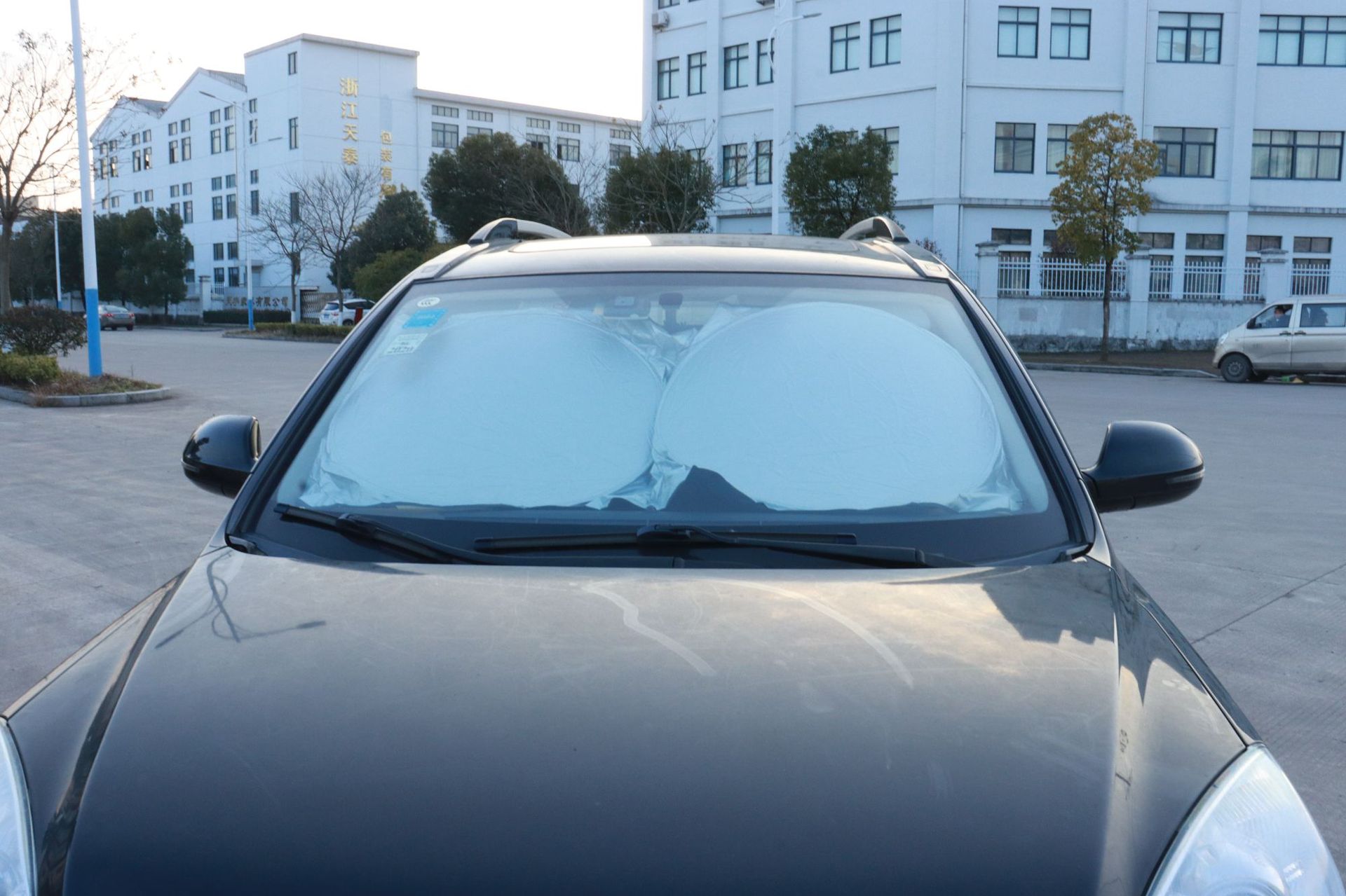 Cross-border sun protection and heat insulation 170T silver-coated fabric double-layer car sunshade with built-in flat polyester cooling system