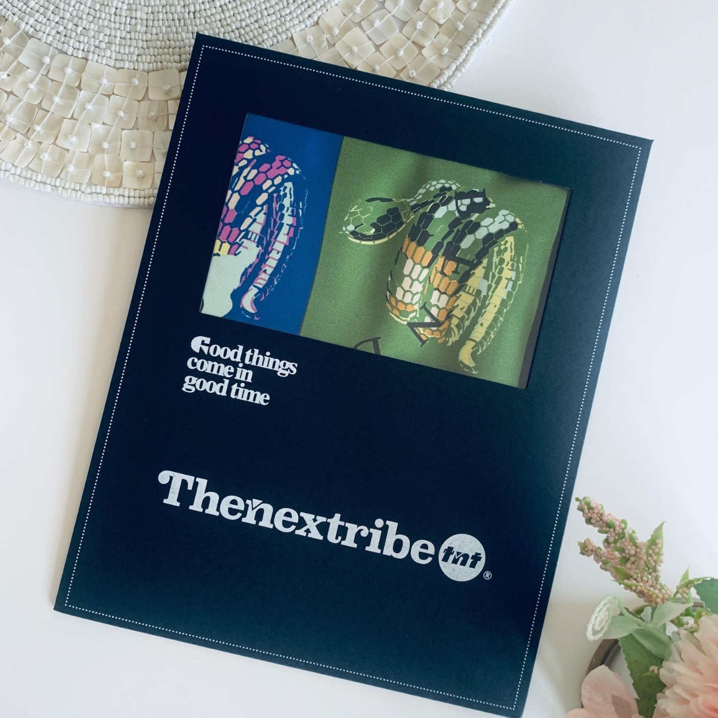 黑卡纸丝巾包装盒 镂空包装袋