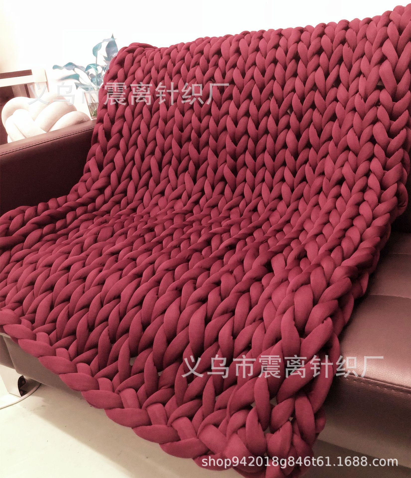 Sofa, knitted duvet for sleep