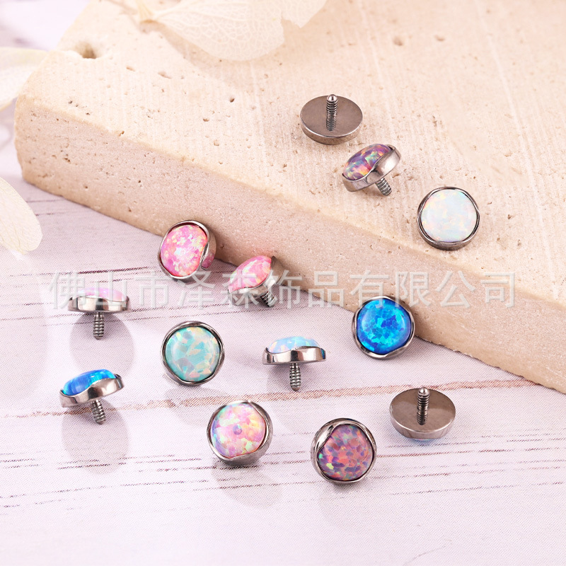 16G labret stud size and finish detail