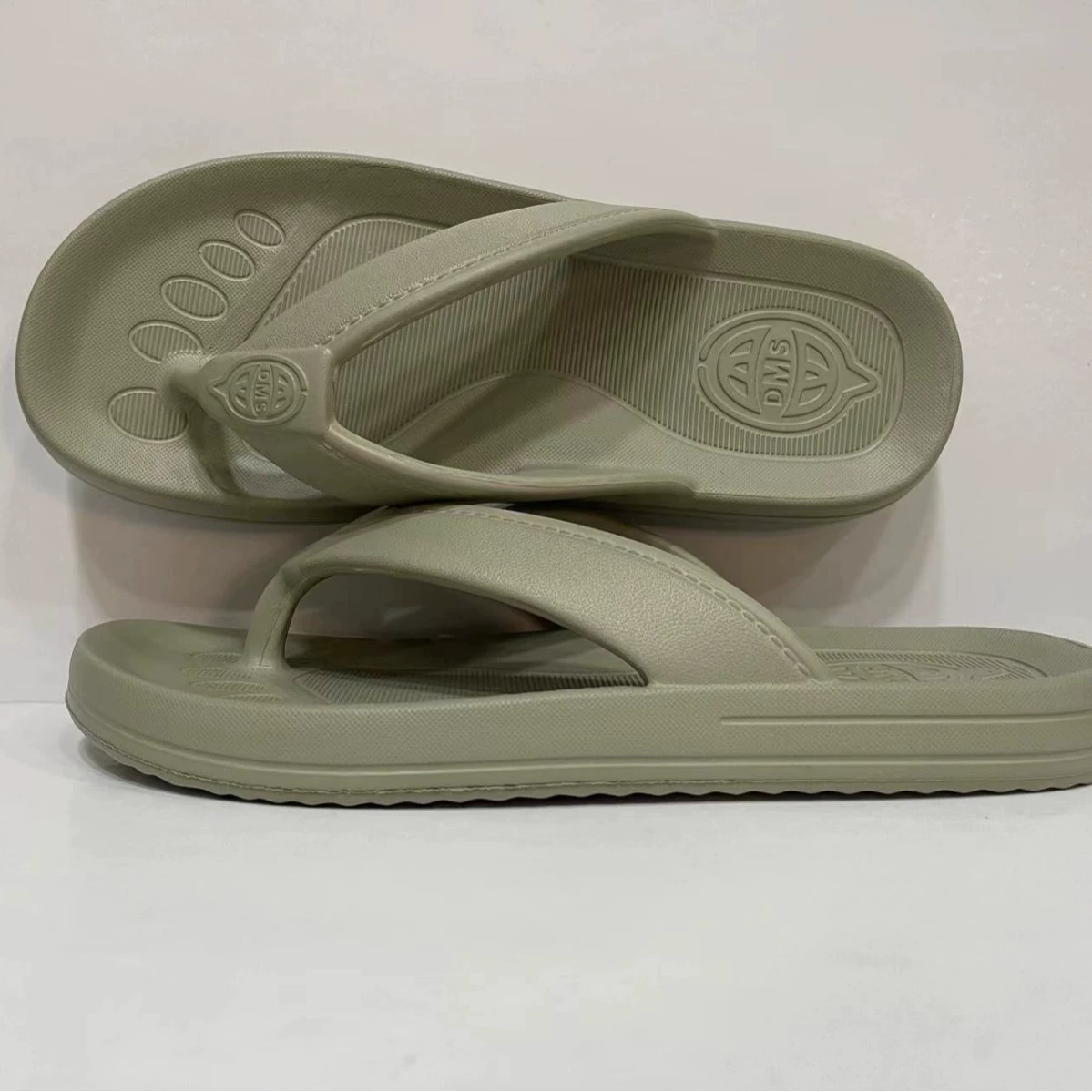 Тапочки имеют легкий внешний вид, роскошные домашние пары выходят на нескользящие и быстросохнящие новые тенденции