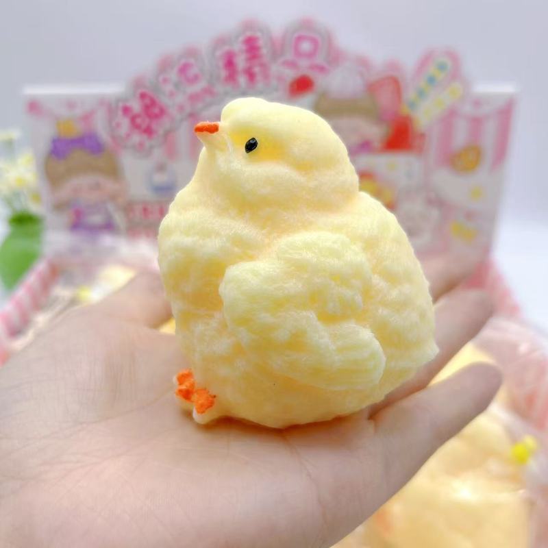 かわいいひよこ型のシリコン製ぬいぐるみ、圧迫感のある感触でストレス解消に最適なグッズです。|undefined