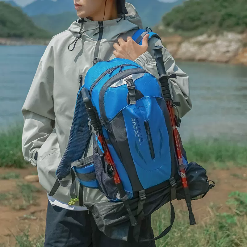 户外登山包40L大容量轻便旅游旅行背包男女双肩包耐磨骑行包书包