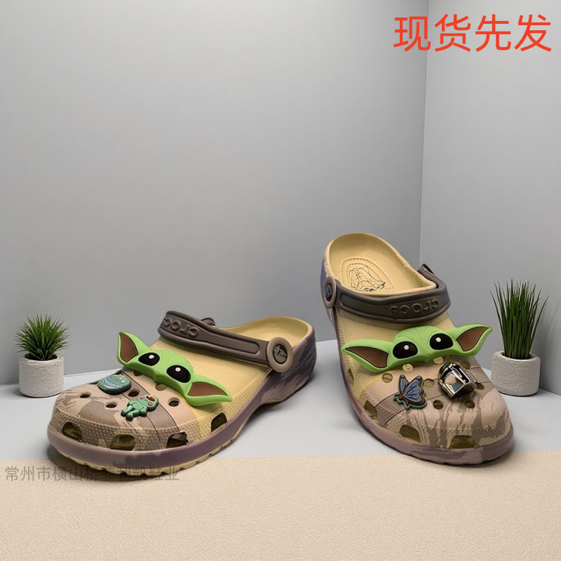 Croos Collaboration Star Wars Clogs for Men, Women, Couples, Family, and Children, Non-Slip Versatile Beach Sandals