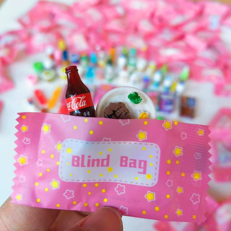 Интернет-хит: миниатюрные модели еды в виде бутылок для вина, игрушек, снеков, декоративные поделки, маленькие украшения