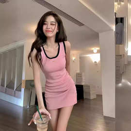 批发女生连衣裙 粉色背心连衣裙女撞色显瘦修身包臀裙短裙裙子