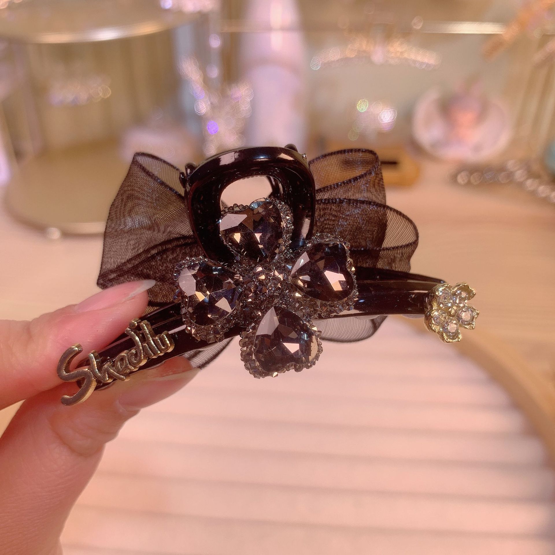 Light luxury and elegant four-leaf clover full of diamonds, small grab clip, Korean version of high-end mesh yarn, side clip, bangs, broken hairpin_voghion.com