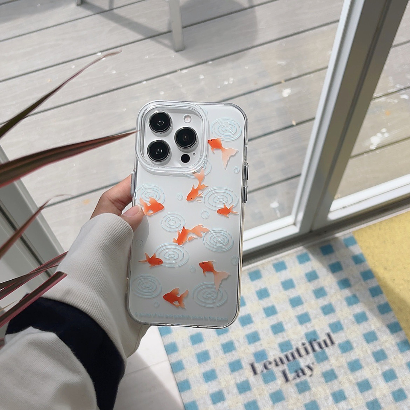 Verano simple y lindo pequeño pez dorado para iPhone15/16 funda para teléfono móvil Apple 15Pro femenino 14/13 nuevo 16P