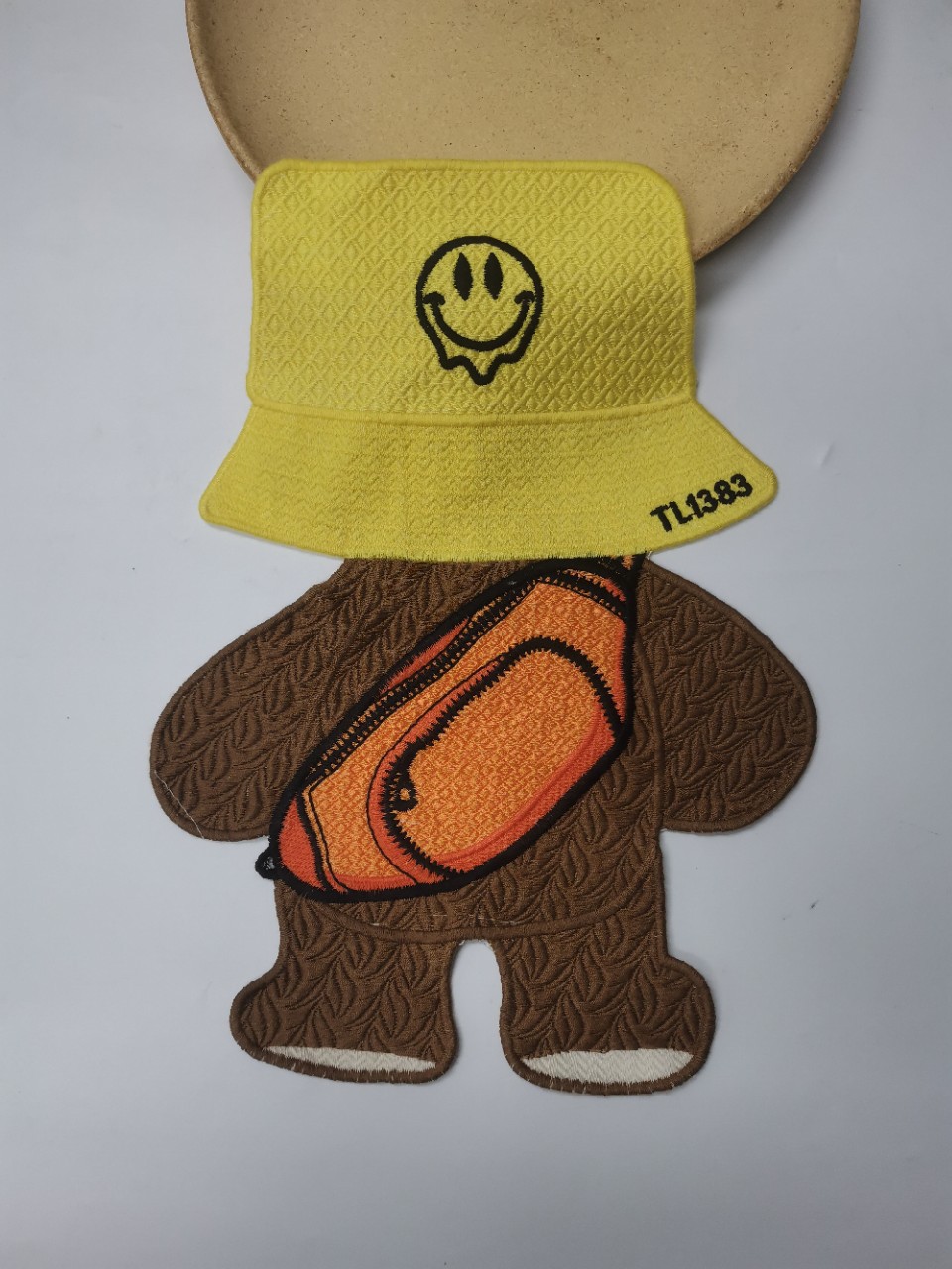 2022年夏季新品现货黄色帽子背包熊可爱卡通人物童装布贴辅料水溶