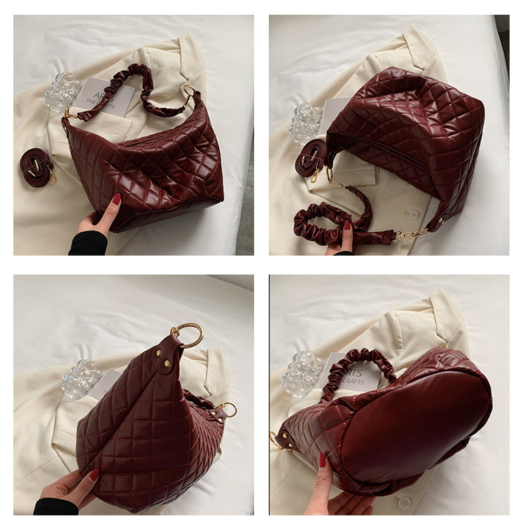 Retro Rhombus New Trendy Autumn And Winter One-shoulder Messenger Design Dumpling Bag display picture 11