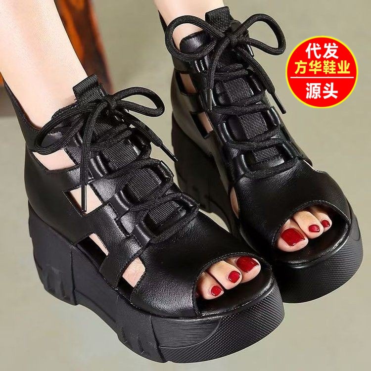 Sandalias de mujer de cuero suave estilo étnico con cordones y boca de pez, con tacón de cuña y suela gruesa, sandalias para mamá, sandalias romanas de verano 2025.