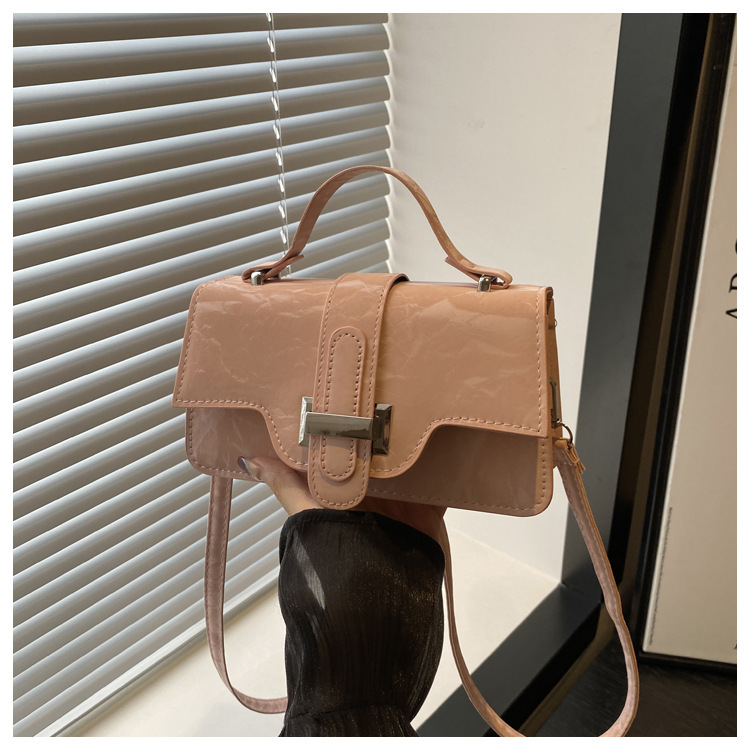 2024 New style women's trendy, fashionable and high-quality single-shoulder handbag, autumn commuting crossbody small square bag undefined