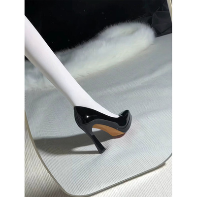 8399 European and American style banquet shoes, fashionable and sexy pointed high heels, thick heels, patent leather wat