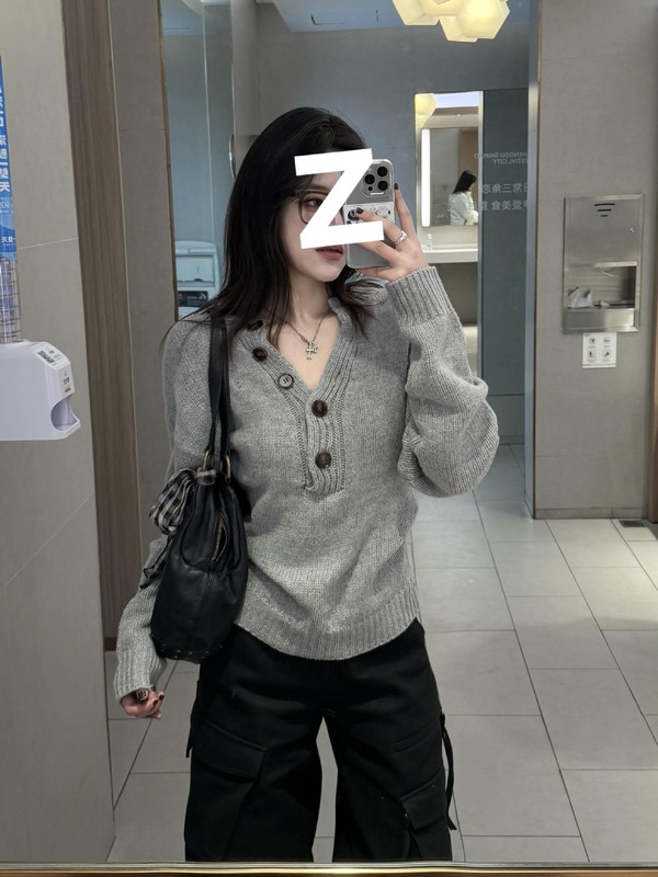 韩系早秋穿搭灰色v领毛衣针织衫女2025新款chic别致上衣女秋季|undefined