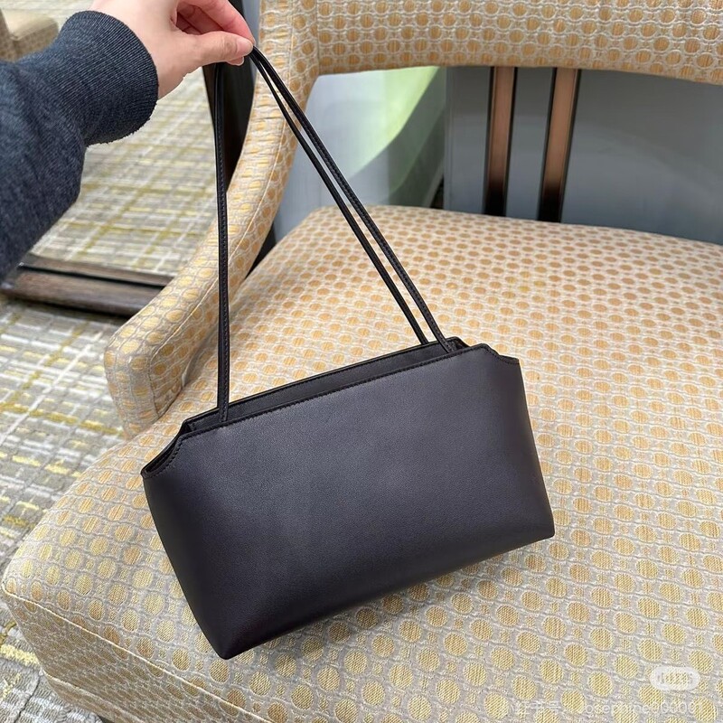 2026 the row new terrasse togo handbag, made of sheepskin inside and out, minimalist shoulder and underarm bag 2026 the row new terrasse togo handbag, made of sheepskin inside and out, minimalist shoulder and underarm bag