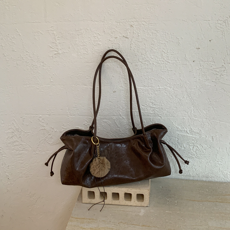 High-end vintage tote bag for women, 2026 summer niche large-capacity light luxury versatile shoulder and underarm bag High-end vintage tote bag for women, 2026 summer niche large-capacity light luxury versatile shoulder and underarm bag