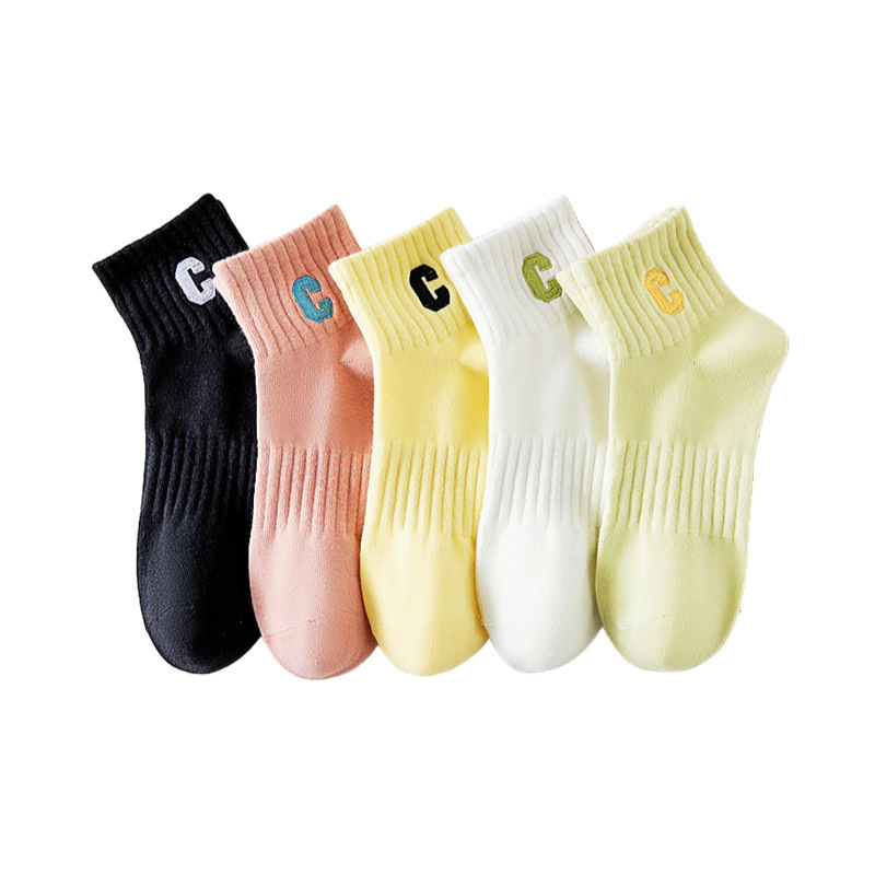 Calcetines de mujer para primavera y otoño con diseño de letras, calcetines cortos de moda para mujer, resistentes a los olores, calcetines deportivos de color sólido para verano, estilo corto informal y versátil.