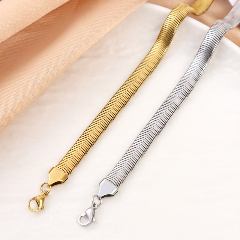 Modas simples pulseras de cadena de hueso de serpiente plana mujeres Europa y América 2023 verano de moda personalidad de nicho de diseño joyas de mano