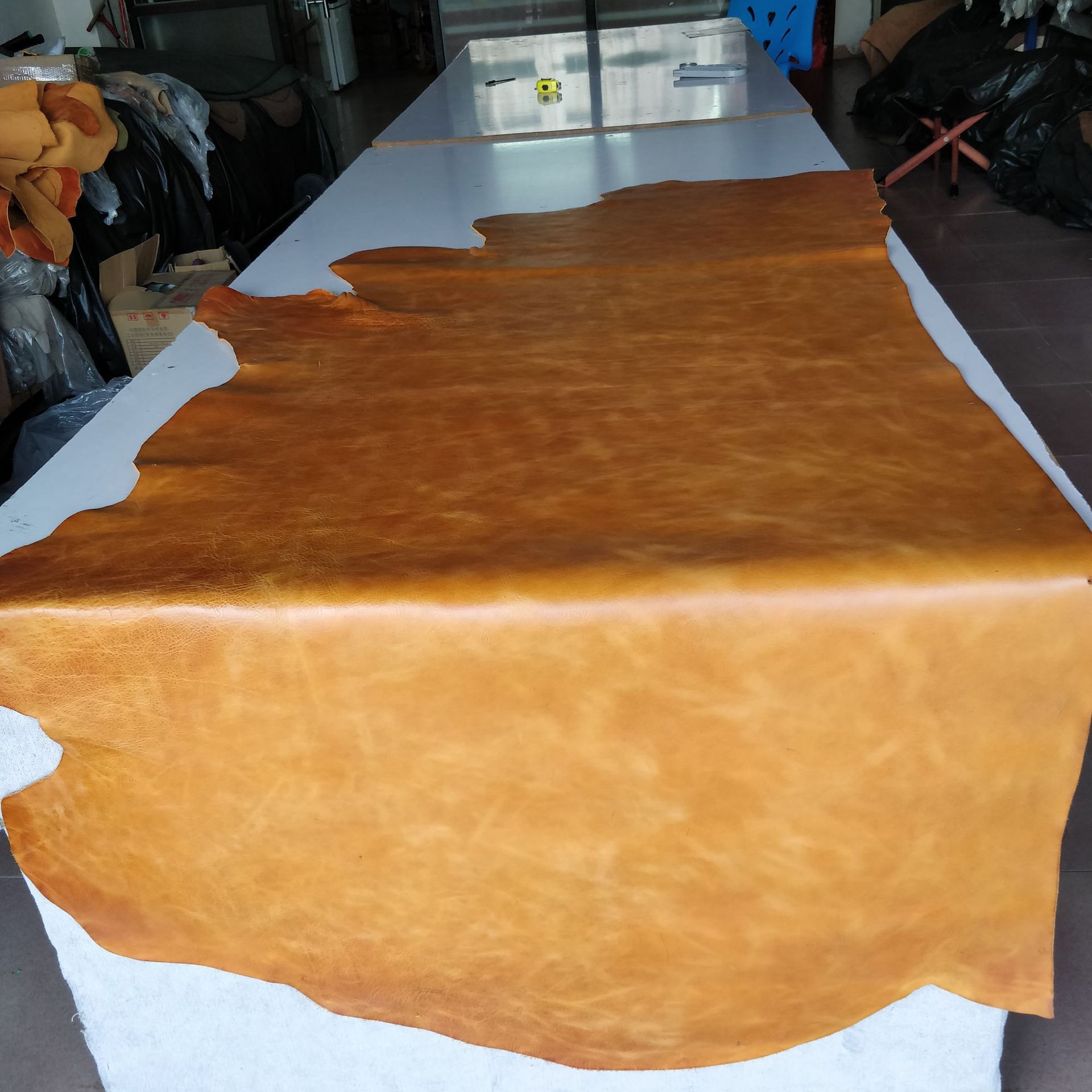 2.5左右厚 蜜蜡色 透染 软植鞣革 轻微甩纹 进口大公牛 手工皮具