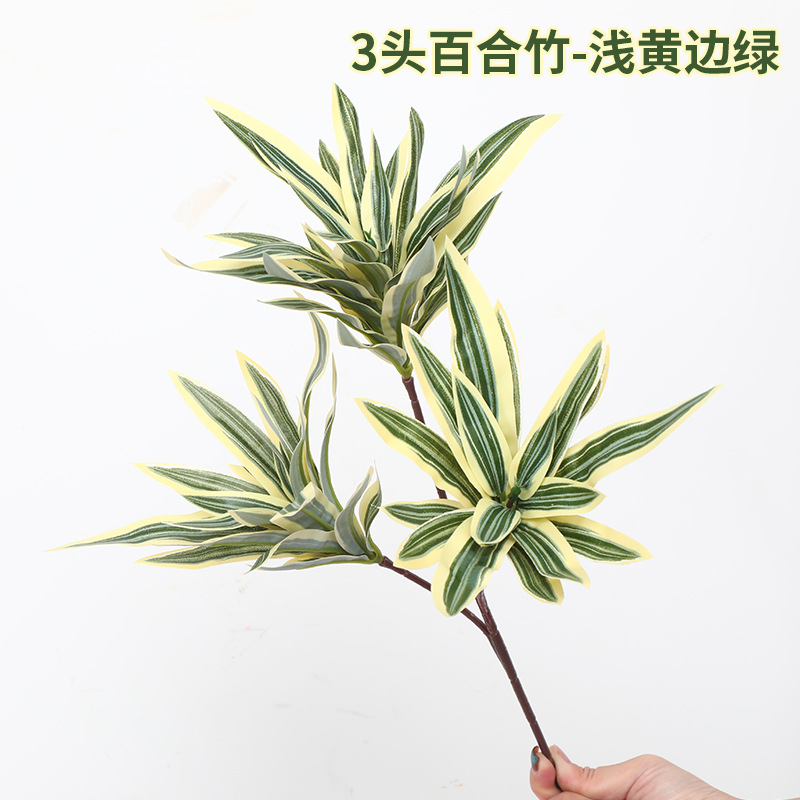 밝은 노란색 가장자리 녹색 포크 3개