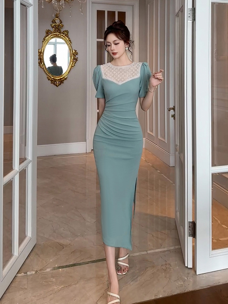 Váy nữ cổ tròn đính ngọc trai tay phồng xếp ly thon gọn — Màu xanh lam