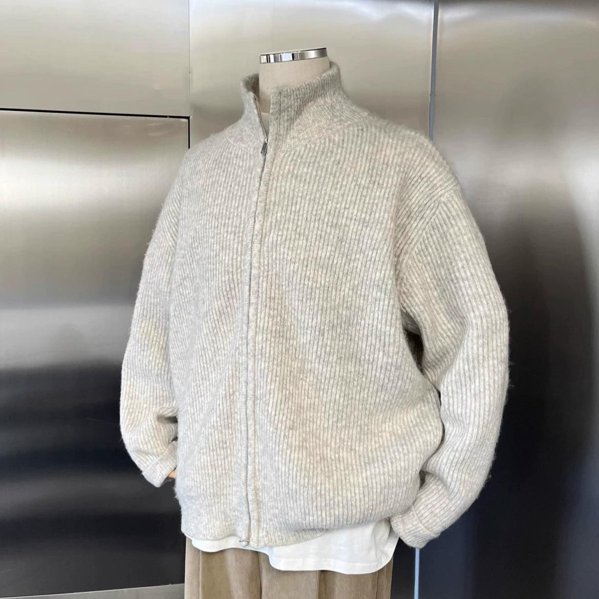 Новые трикотажные куртки на молнии осенью и зимой