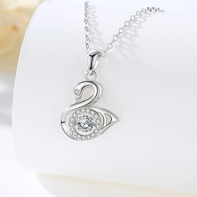 Amor cisne S925 collar de plata femenina corazón latiendo estilo japonés y coreano inteligente nuevo cisne cadena clavícula al por mayor