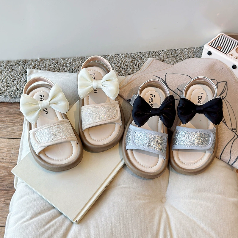 Модные сандалии для девочек 2025 Летние новые кроссовки принцессы детские нескользящие мягкие пляжные туфли