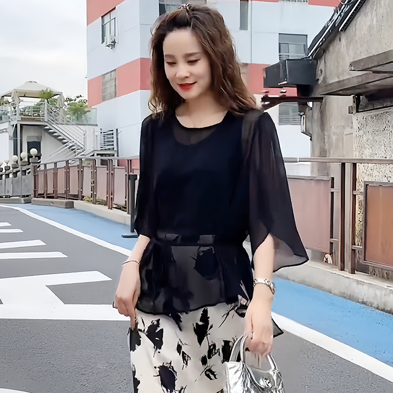 High-end black cover-up for women, new summer style, youthful and fashionable T-shirt, sheer chiffon blouse, suitable for outerwear.