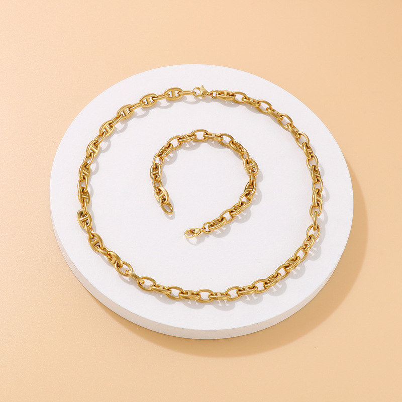 Tarjeta de la rueda de la joyería europea y americana transfronteriza cadena japonesa suéter cadena de moda Oval hebilla abierta collar de Nariz de cerdo pulsera