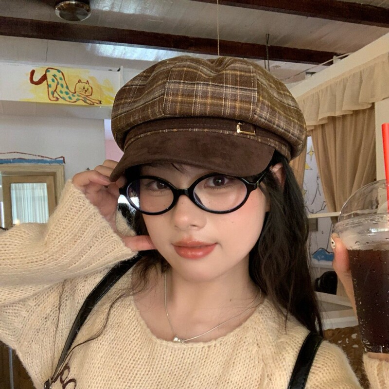 Hazelnut Latte ~ 2025 New British Retro Artistic Plaid Octagonal Hat Versatile Face-Slimming Beret Newsboy