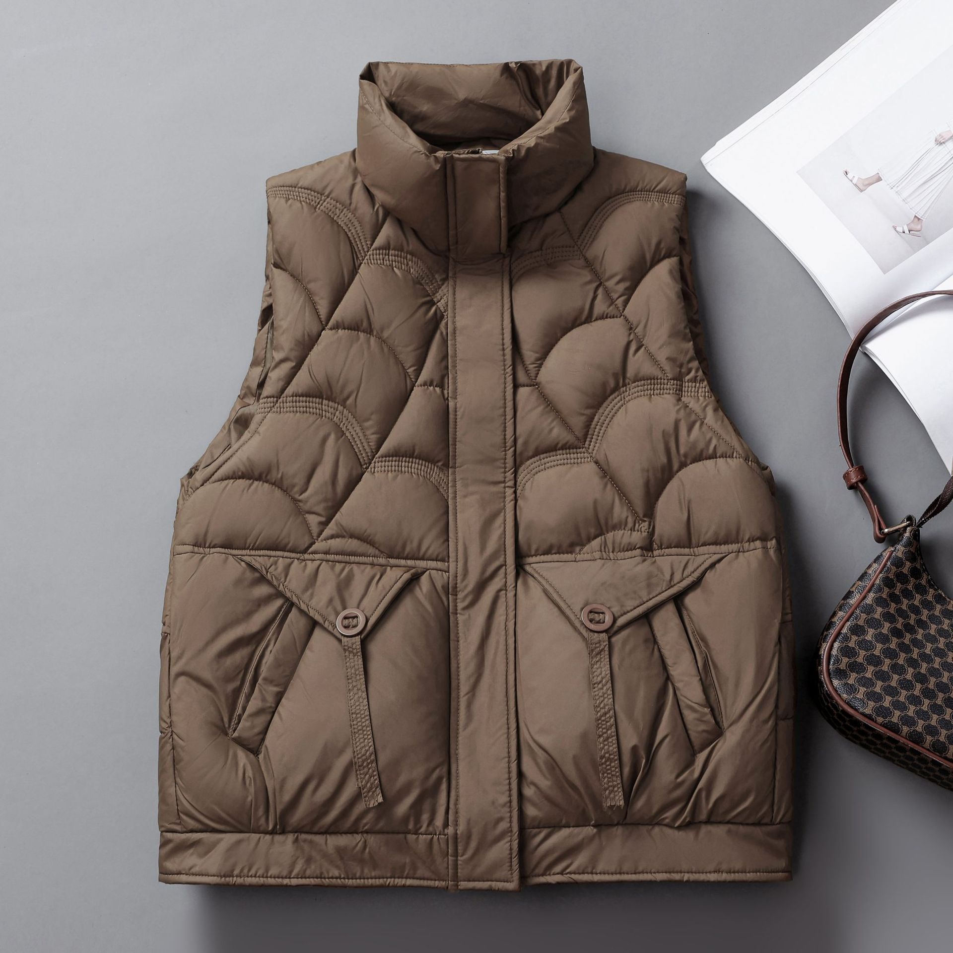 Europa y los Estados Unidos de algodón chaleco de invierno 2024 de collar grueso chaleco de caballo de algodón sin mangas chaqueta de pan de hombro de mujer