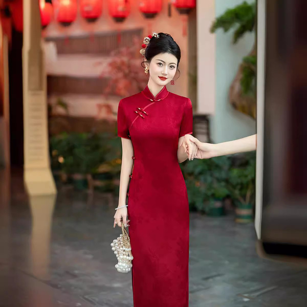 Elegant wedding dress