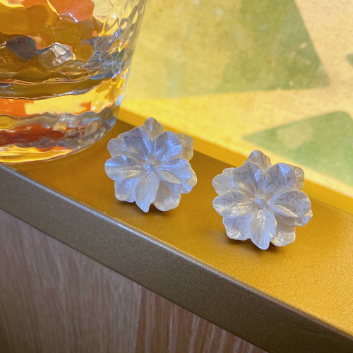 S925 Silver Needle Acrylic White Flower Stud Earrings for Women Simple French Elegant Japanese Style Small Fragrance Style Earrings Earrings