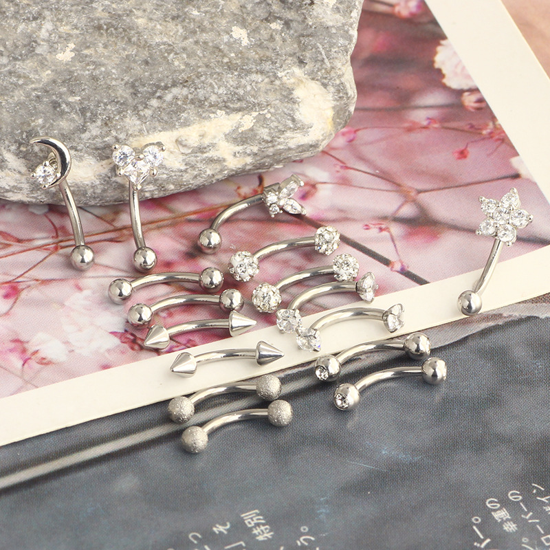 16G labret stud size and finish detail