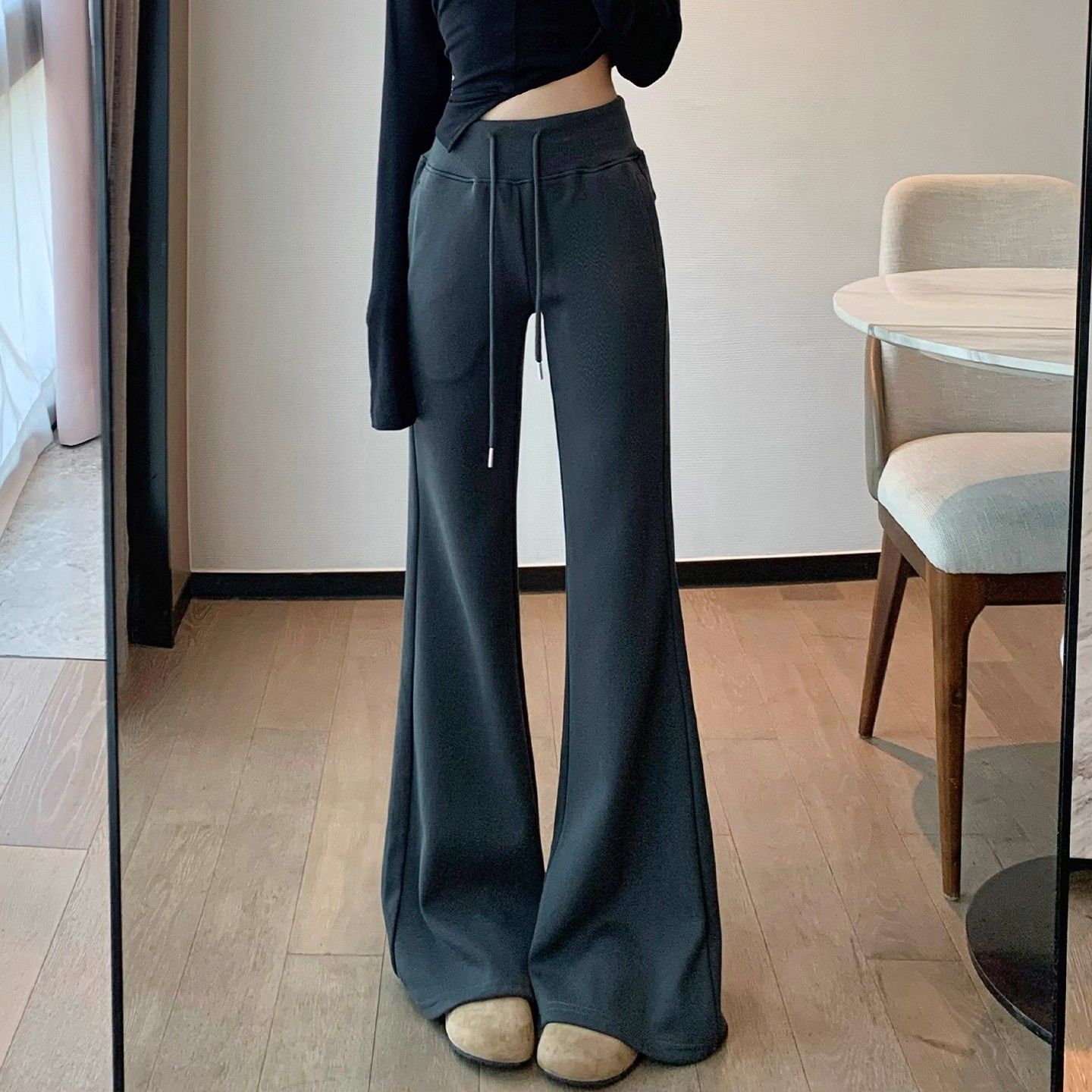 Two-Piece Set: Flared Sweatpants for Women, Autumn New Style, Fleece-Lined, High-Waisted, Slimming, Drapey, Petite, American Style, Slightly Flared