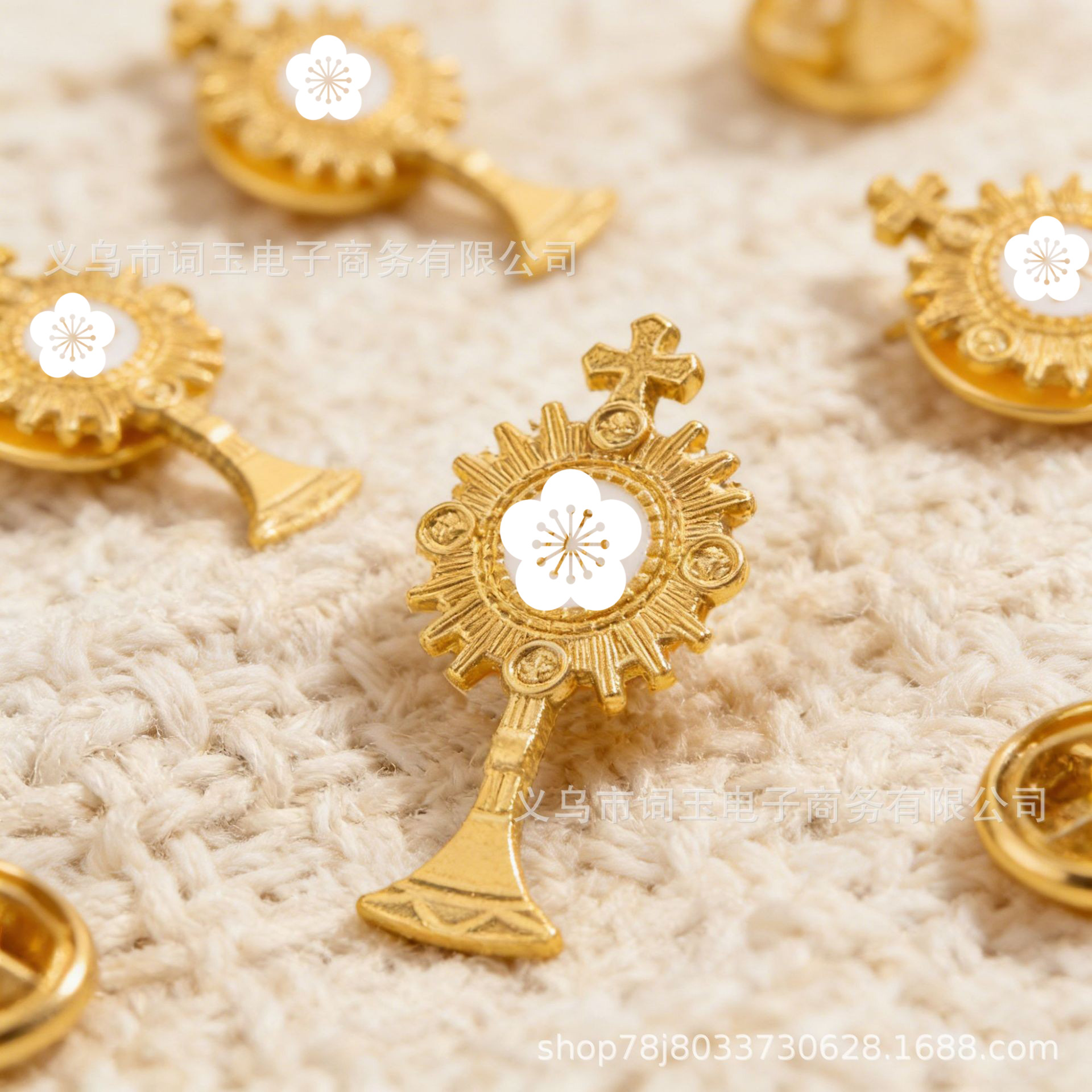 Europa y los Estados Unidos venden accesorios de joyería de aleación retro crucifijo personalidad broche accesorios de regalo image 5