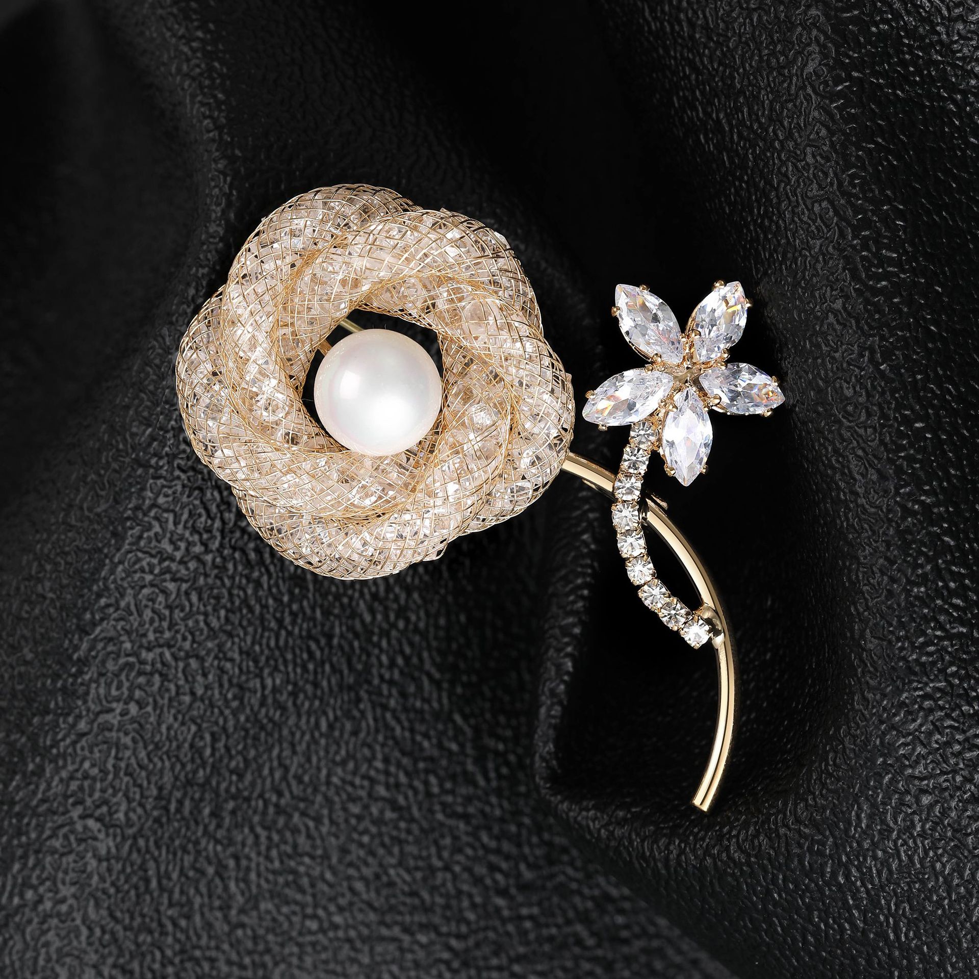 Elegant Style Elegant Pin Flower Alloy Artificial Pearls Rhinestones Women's Brooches