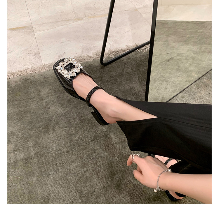 Grape Mom with the same style 2023 spring new sexy sandals and slippers women flash diamond shallow mouth square head flat half drag sandals women_voghion.com