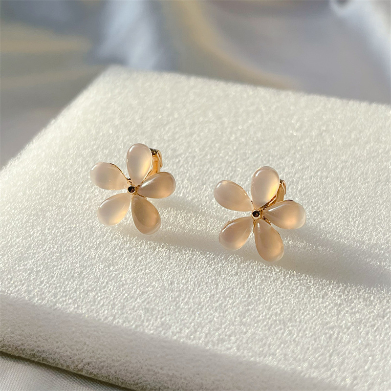 Cute fashionable fresh earrings
