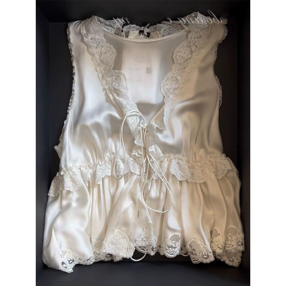 Highly recommended! White lace-trimmed satin vest, new spring style, ruffled sleeveless babydoll top for women.
