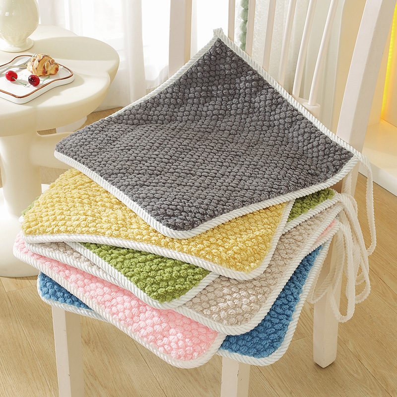 加厚毛绒椅子坐垫办公室电脑软屁垫餐桌四季通用防滑梯形椅子坐垫