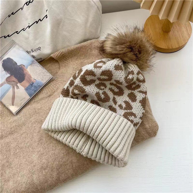 Für Damen, neue Herbst-Winter-Kollektion, vielseitig, grenzenlos, europäisch-amerikanisch-koreanische Version, Leopardenmuster, Bommel, warm gestrickt_voghion.com