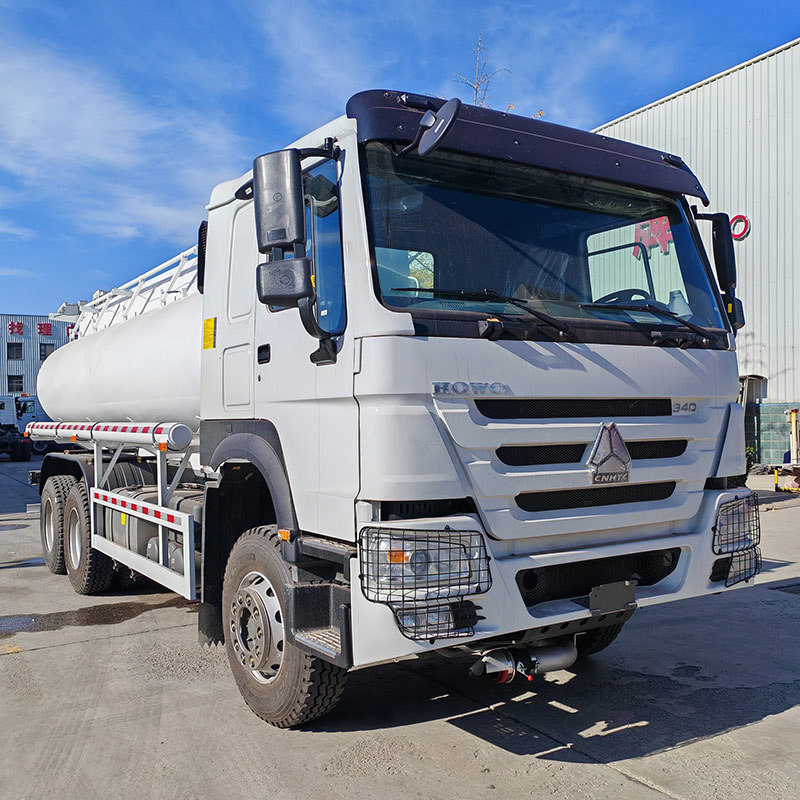 出口沙特二手重汽豪沃油罐车HOWO6*4液体运输20方油罐车液罐车