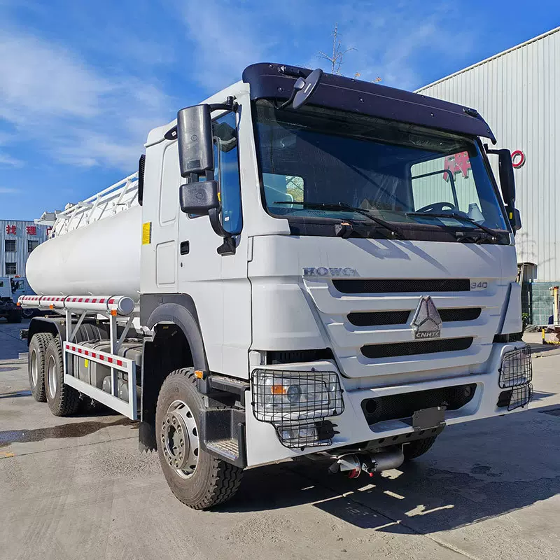 出口沙特二手重汽豪沃油罐车HOWO6*4液体运输20方油罐车液罐车