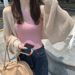怠惰な風の日焼け止めのニットのカーディガンのコートの女性の春秋の新型のデザイン感は組み合わせて短いタイプのマントの外で上着を着ます。