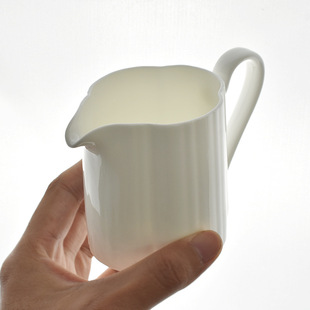Bone China Milk Jug, Milk Jug, Milk Cup, Milk Pot, Special-Shaped Fair Cup, Tea Divider, Drainage Cup, Light Luxury Sauce Cup for Coffee